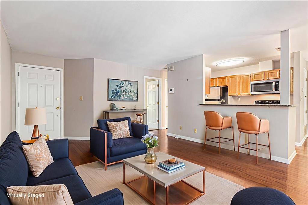 915 Garden Court 915