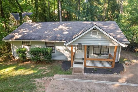 Single Family Residence in Cumming GA 2830 Lanier Beach South Road.jpg