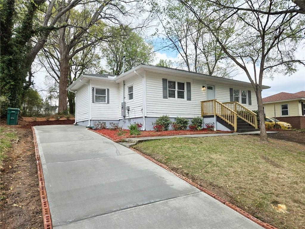 2495 SE Glendale Circle, Smyrna, Georgia image 2