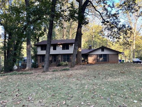 Homes For Sale - 648 Bralorne Drive<br/> Stone Mountain, GA 30087