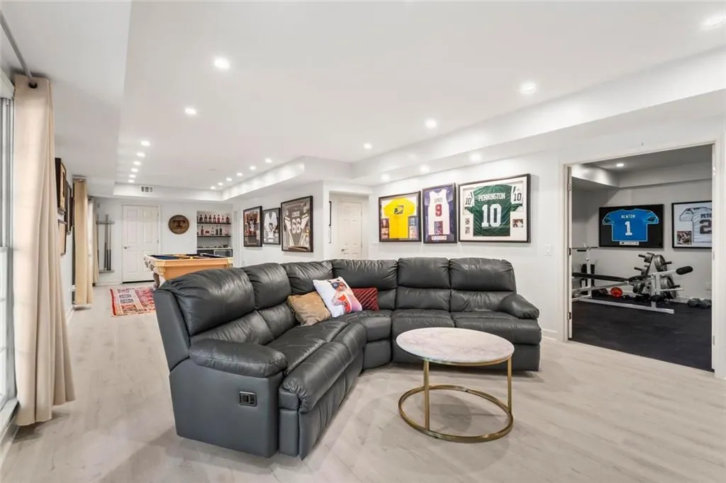 Alpharetta, Georgia 30005, United States, 5 Bedrooms Bedrooms, ,4 BathroomsBathrooms,Residential,Active,154614