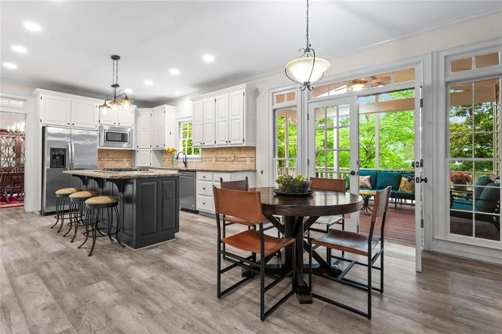 Alpharetta, Georgia 30005, United States, 5 Bedrooms Bedrooms, ,4 BathroomsBathrooms,Residential,Active,154614