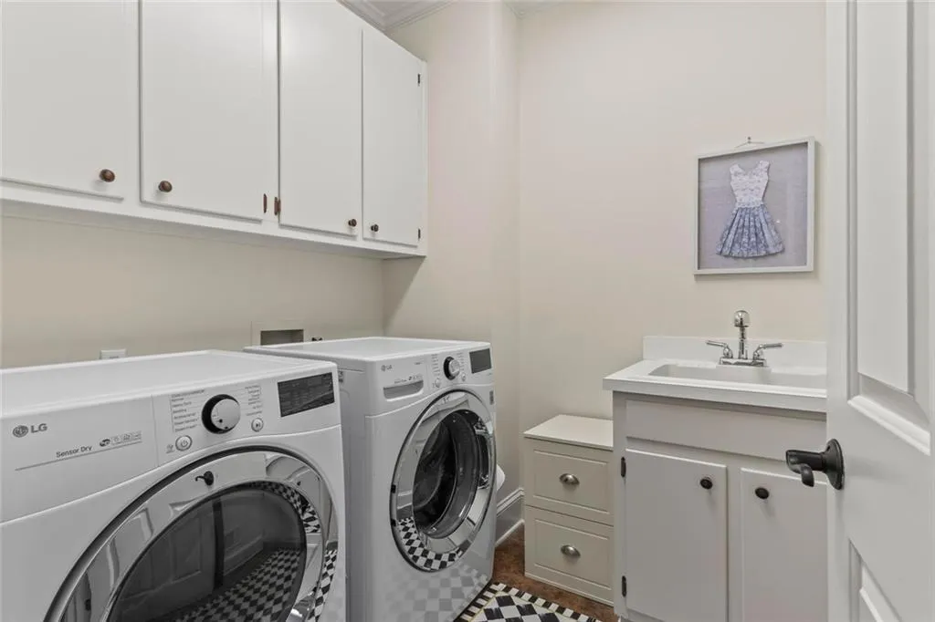 Alpharetta, Georgia 30005, United States, 5 Bedrooms Bedrooms, ,4 BathroomsBathrooms,Residential,Active,154614