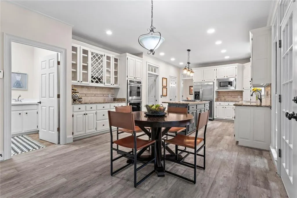 Alpharetta, Georgia 30005, United States, 5 Bedrooms Bedrooms, ,4 BathroomsBathrooms,Residential,Active,154614