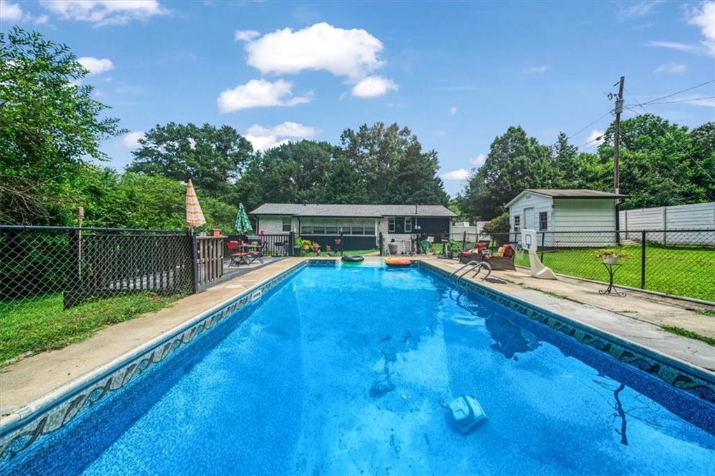 200 Canterbury Walk
