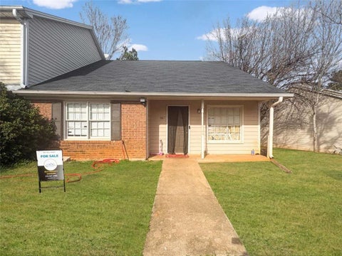 Townhouse For Sale - 660 Browning Lane<br/> Conyers, GA 30013