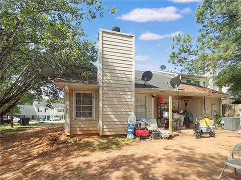 Townhouse For Sale - 660 Browning Lane<br/> Conyers, GA 30013