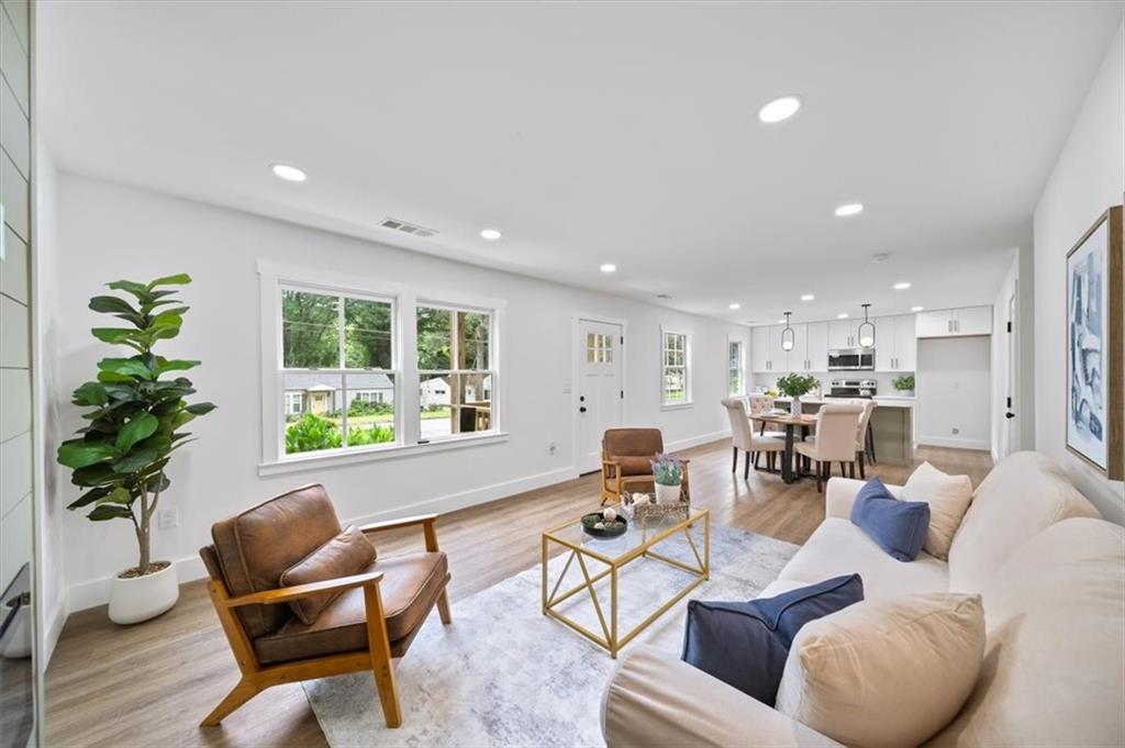 1111 Edgefield Drive SW