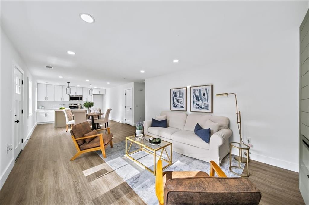 1111 Edgefield Drive SW