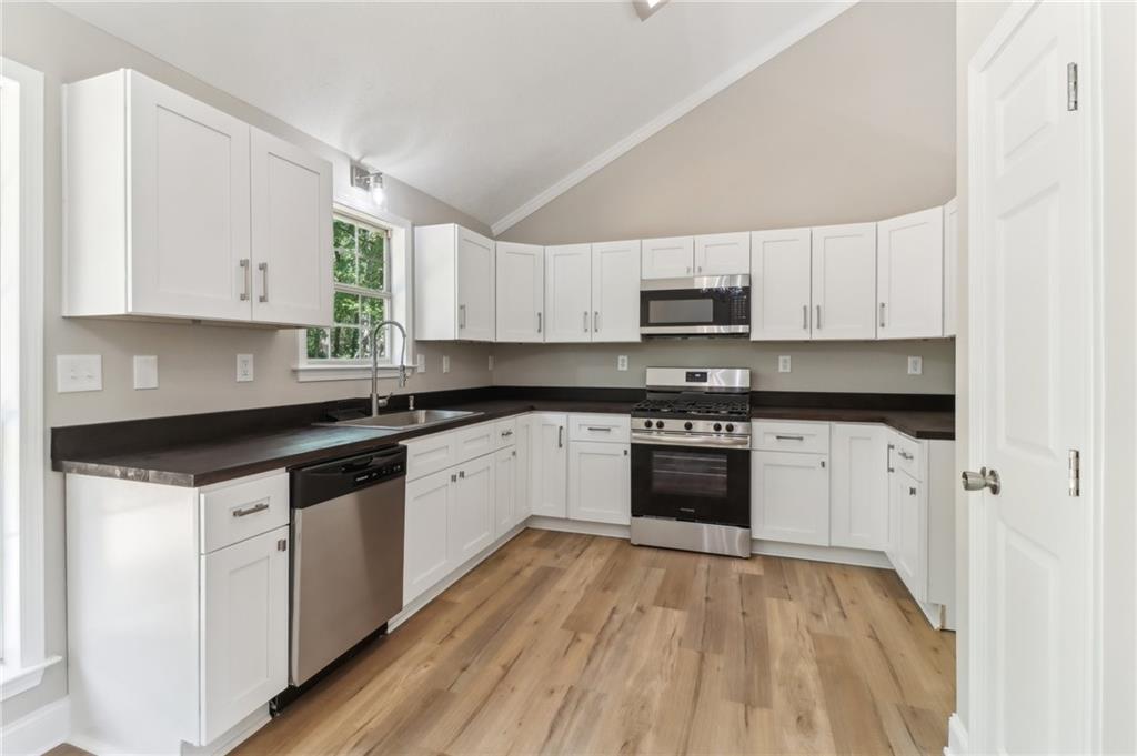 7160 Royston Way, Cumming, Georgia image 9