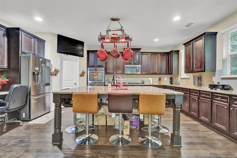 412 Live Oak Pass