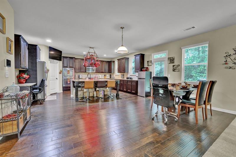 412 Live Oak Pass