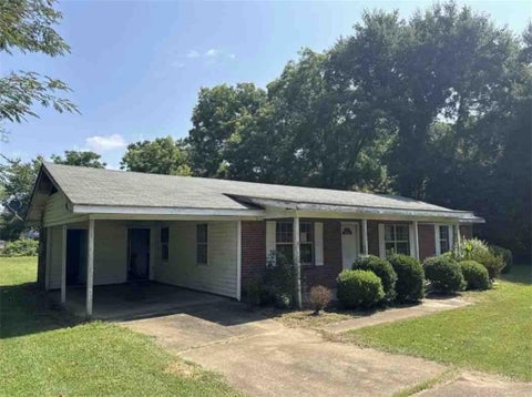 Homes For Sale - 33 Bridges Street<br/> Notasulga, AL 36866