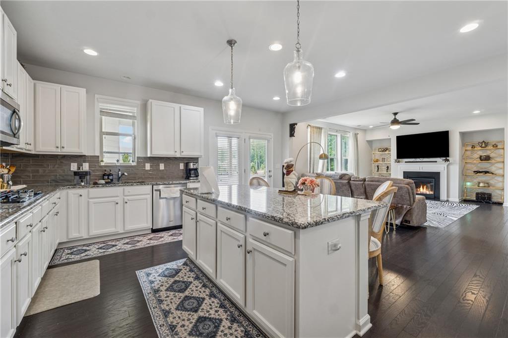Longstreet Manor - Residential