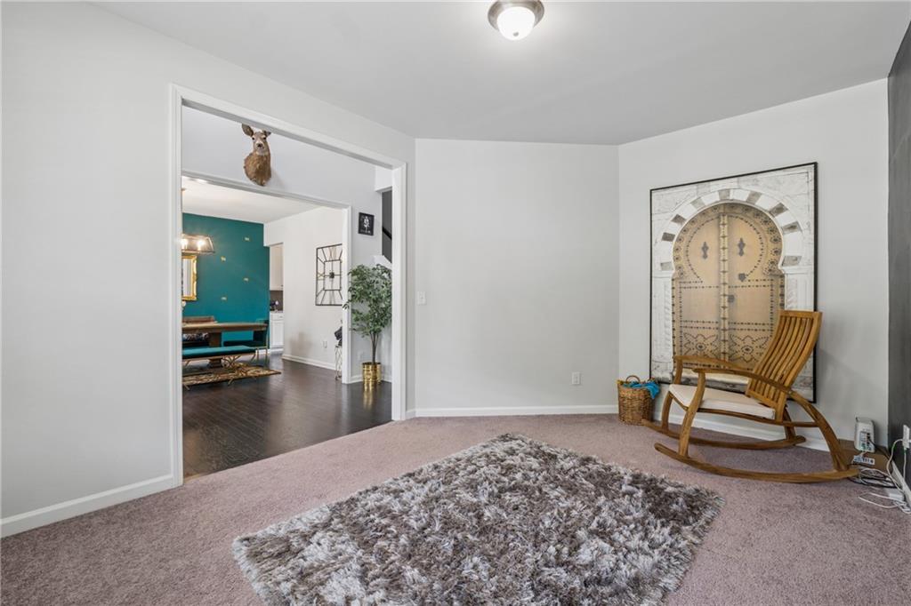 Longstreet Manor - Residential