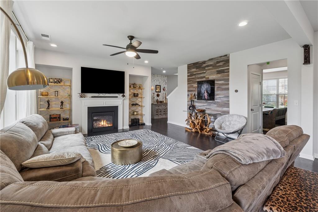 Longstreet Manor - Residential