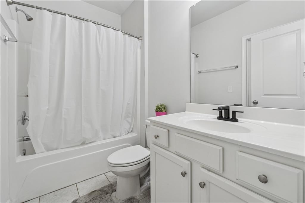 Longstreet Manor - Residential