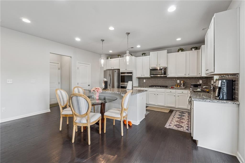 Longstreet Manor - Residential
