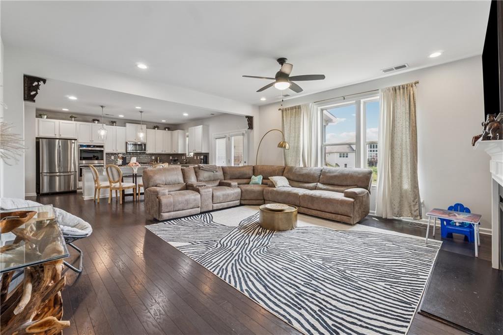 Longstreet Manor - Residential