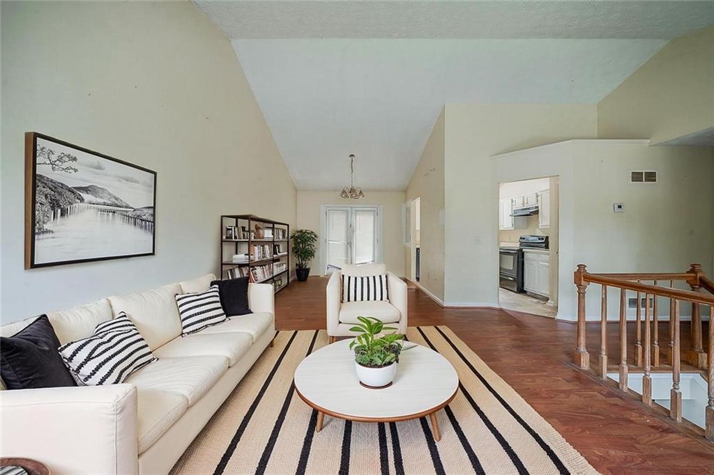 1060 Heatherwood Court