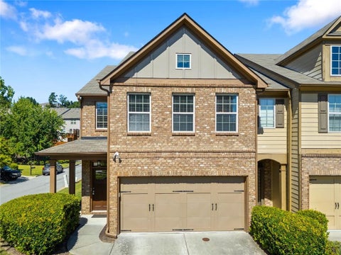 Townhouse For Sale - 2390 Whiteoak Court<br/> Smyrna, GA 30080