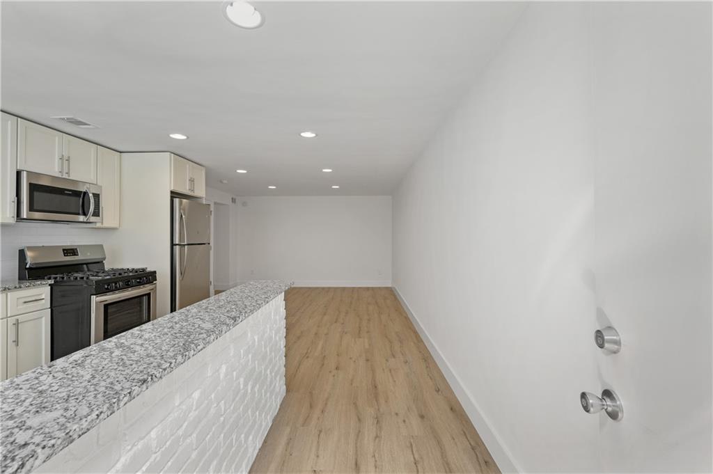 880 Saint Charles Avenue NE 10