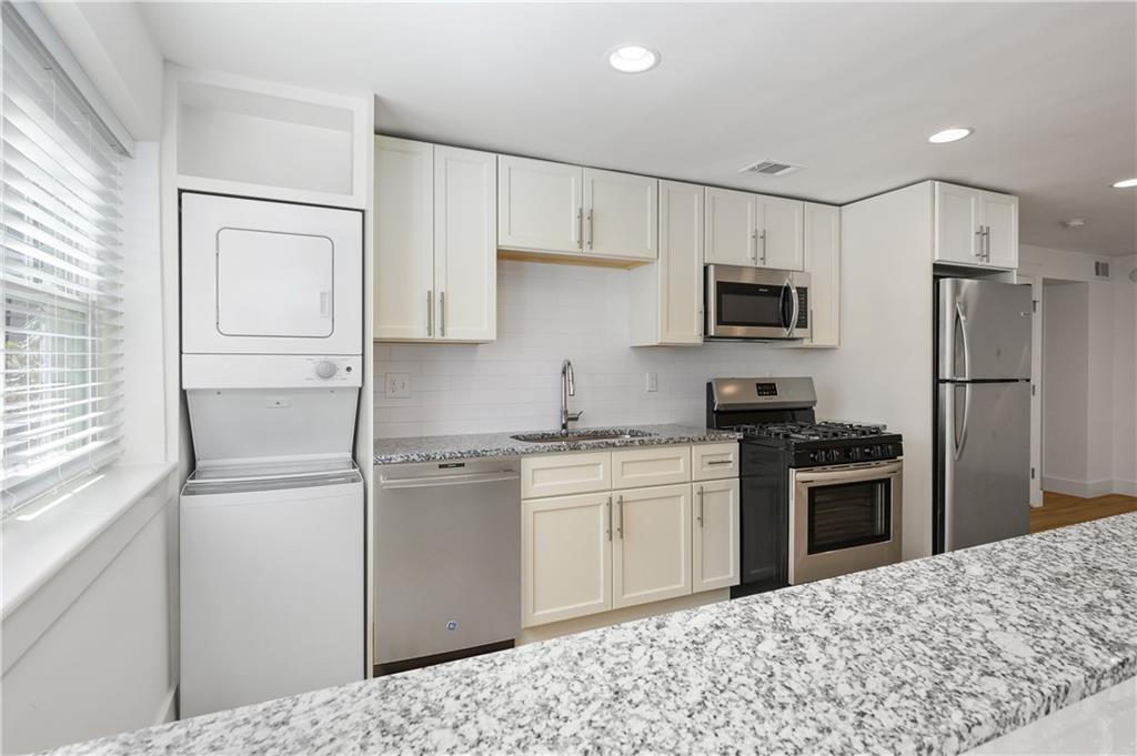 880 Saint Charles Avenue NE 10