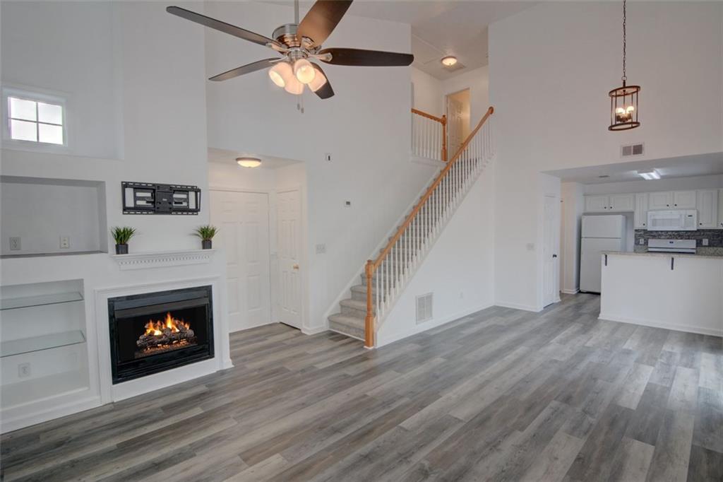 102 Manley Court, Woodstock, Georgia image 3