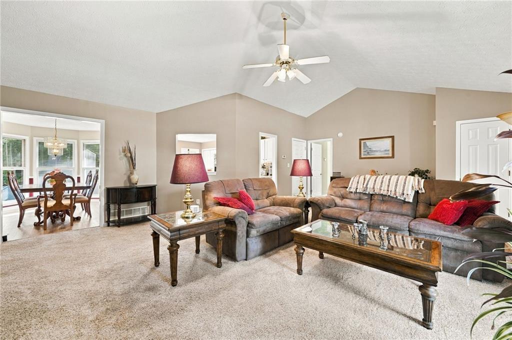 15 Yellowstone Drive