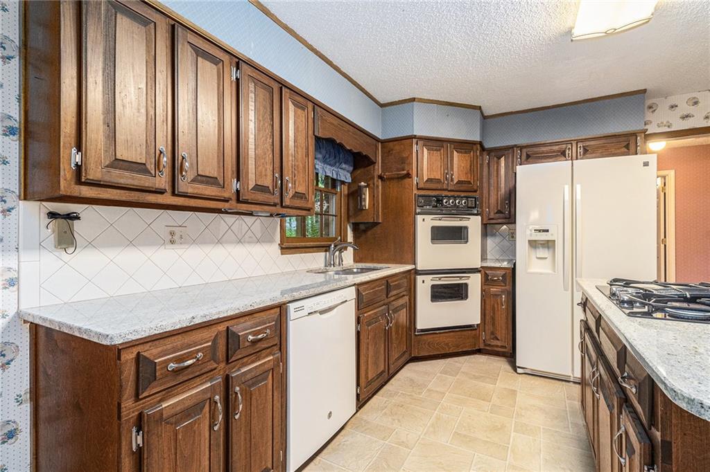 6387 Rosecommon Drive, Peachtree Corners, Georgia image 8