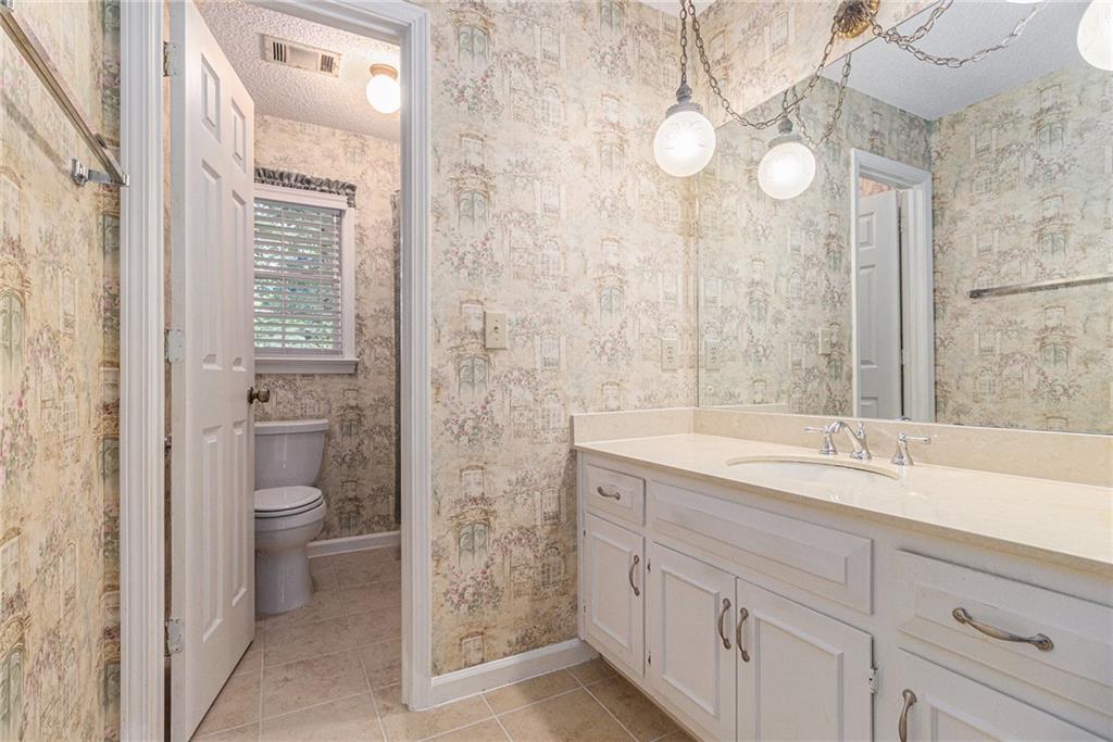 6387 Rosecommon Drive, Peachtree Corners, Georgia image 18