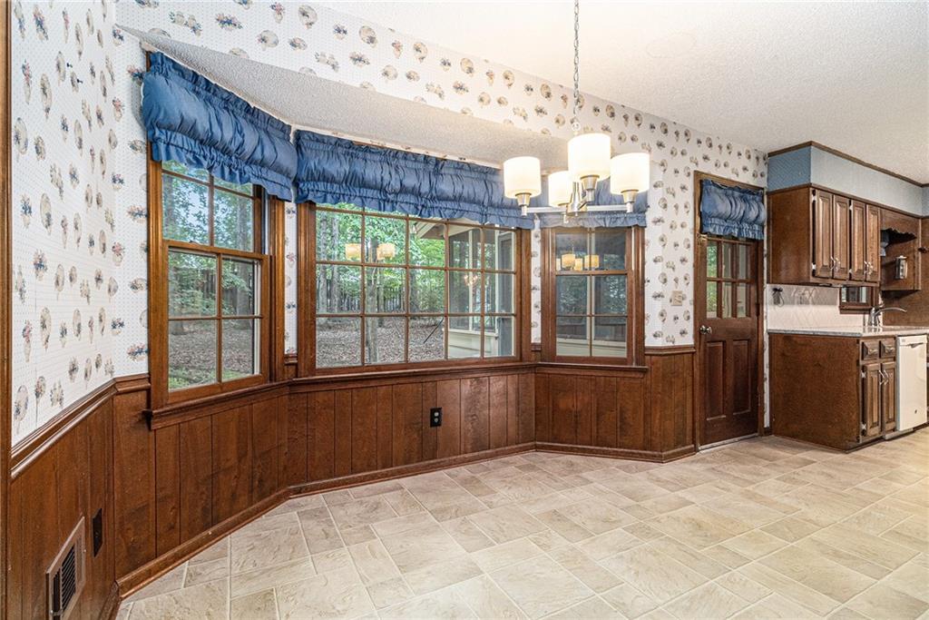6387 Rosecommon Drive, Peachtree Corners, Georgia image 10