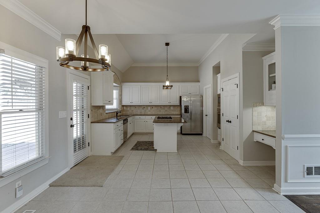 395 Highland Gate Circle, Suwanee, Georgia image 12