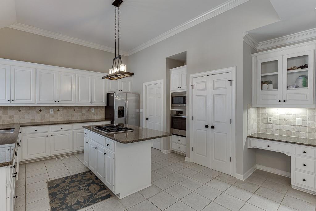 395 Highland Gate Circle, Suwanee, Georgia image 15