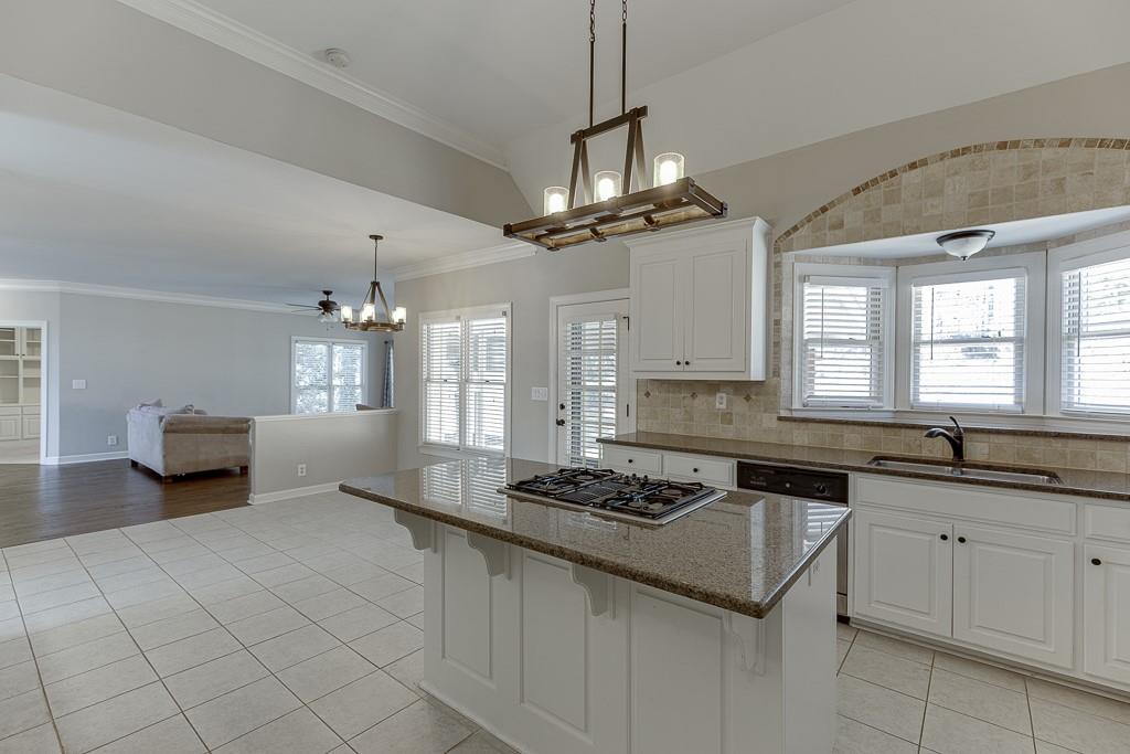 395 Highland Gate Circle, Suwanee, Georgia image 17