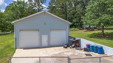 A home in Dacula