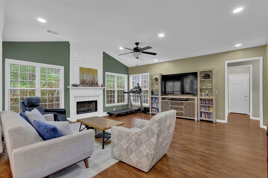 5155 Amberden Hall Drive, Suwanee, Georgia image 11