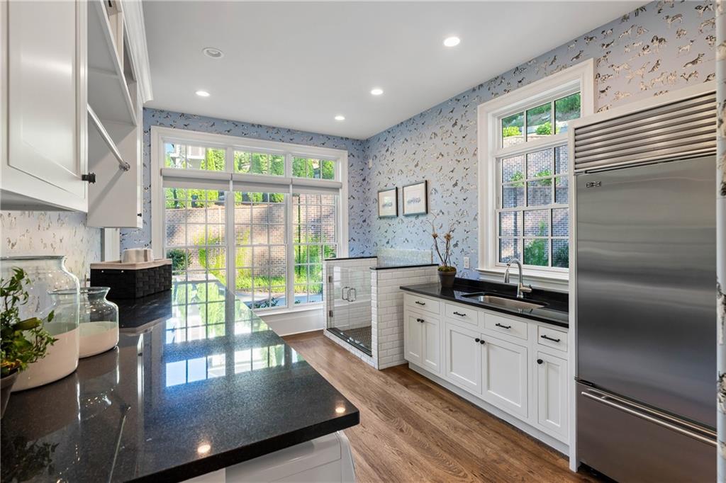 5360 Lake Forrest Drive, Atlanta, Georgia image 33