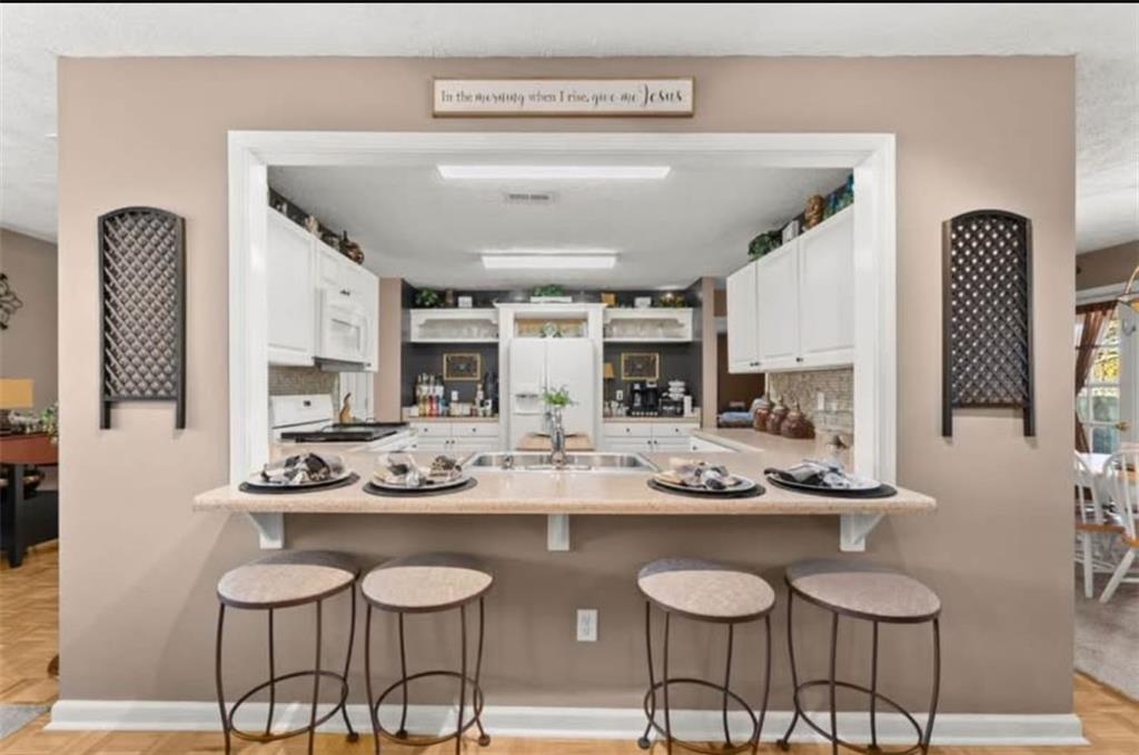 6045 Mockingbird Road