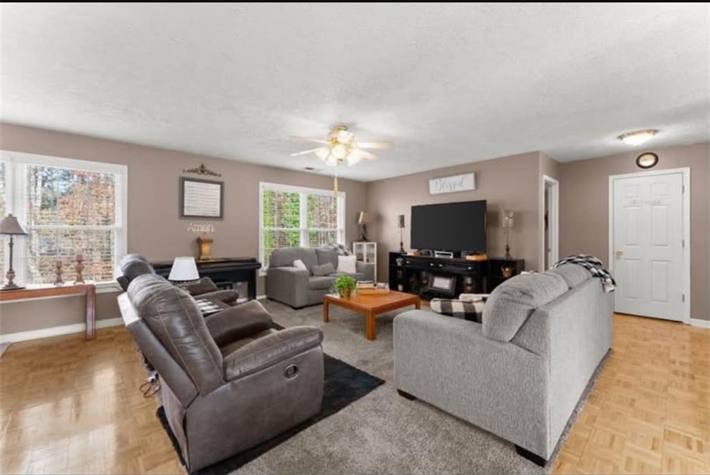 6045 Mockingbird Road