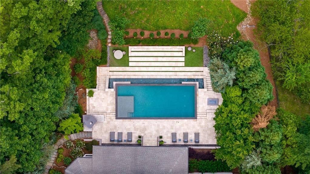 725 Londonberry Road
