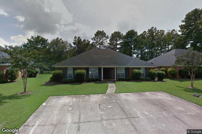 Great opportunity to own an investment property! This is a four sided brick duplex, each unit has 3 spacious bedrooms and 2 full bathroom that is located in a nice neighborhood.