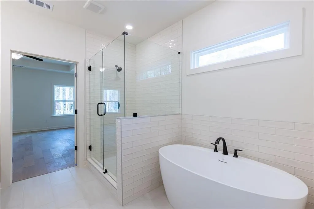 Gainesville, Georgia 30506, United States, 5 Bedrooms Bedrooms, ,5 BathroomsBathrooms,Residential,Active,152707