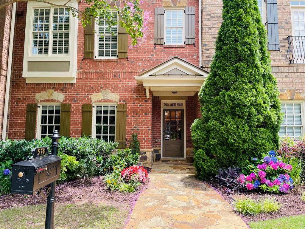 Welcome to this prime location townhouse near the Marietta Square! This well manicured neighborhood offers convenience with its proximity to restaurants, stores and many others daily services, indulgence in nature’s beauty with Kennesaw Mountain one crossing away, and elegance with its meticulous exteriors that match the sophistication of design of the interior of this unit. You will soon be able to sit on the back deck, admire the abundance of greenery and enjoy this spacious three level, well maintained home.