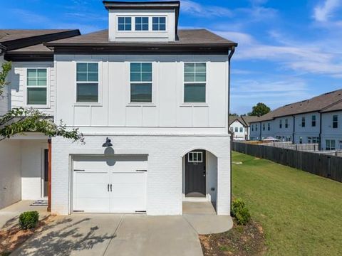 Townhouse For Sale - 162 Auburn Run Lane<br/> Auburn, GA 30011