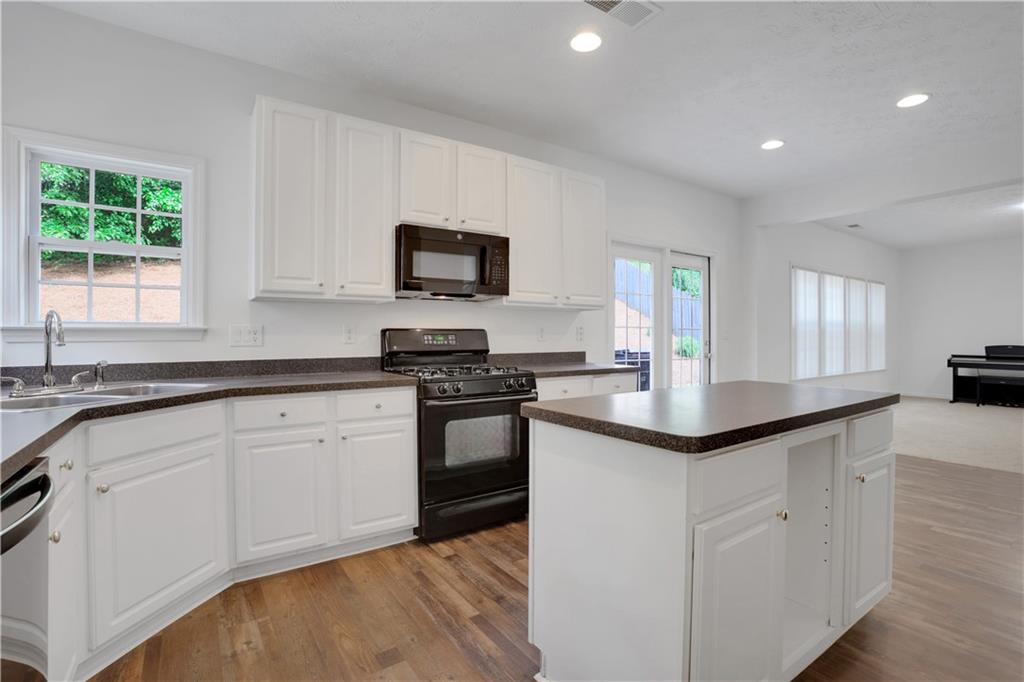 3208 Juniper Drive, Kennesaw, Georgia image 8
