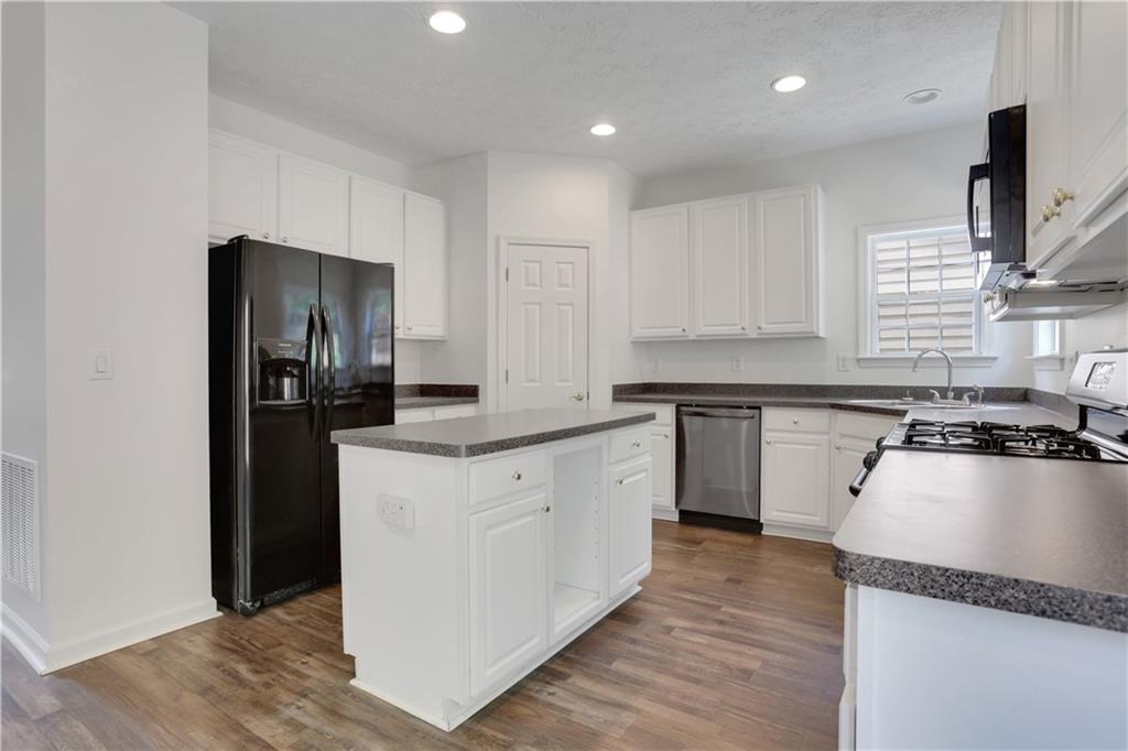 3208 Juniper Drive, Kennesaw, Georgia image 7
