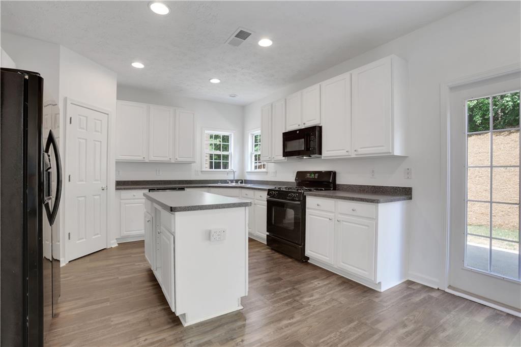3208 Juniper Drive, Kennesaw, Georgia image 9