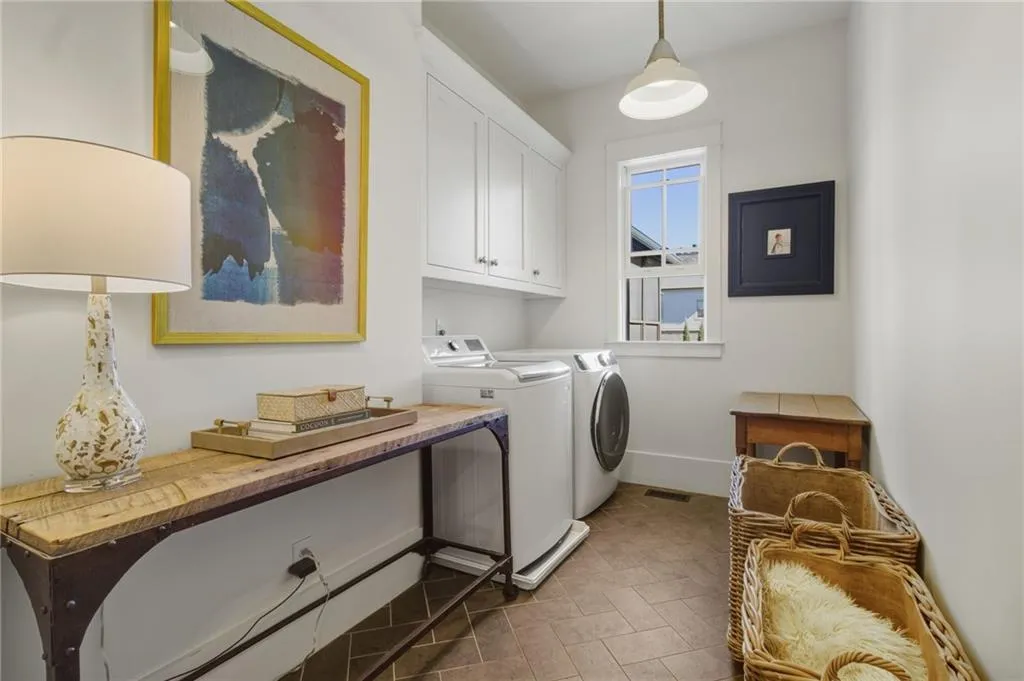 Roswell, Georgia 30075, United States, 5 Bedrooms Bedrooms, ,4 BathroomsBathrooms,Residential,Active,240853