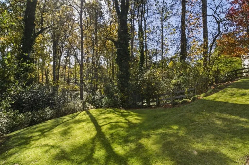 Roswell, Georgia 30075, United States, 5 Bedrooms Bedrooms, ,4 BathroomsBathrooms,Residential,Active,240853